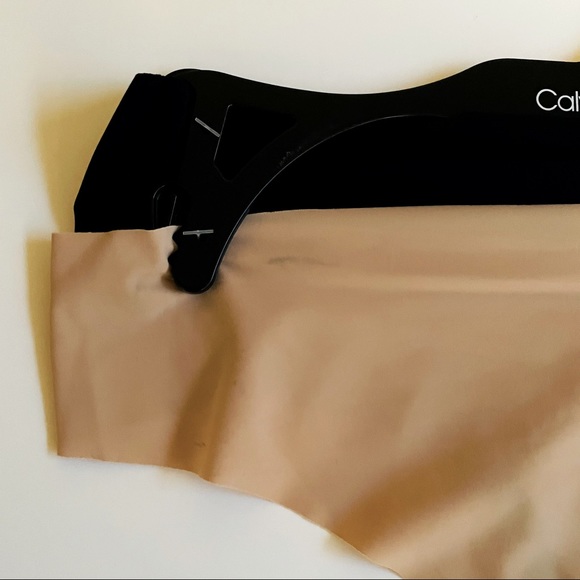 Calvin Klein - Picture 3 of 5